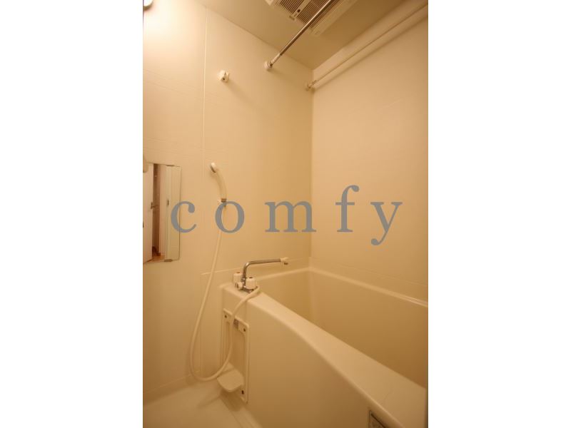 バス・シャワールーム　浴室乾燥機付きのバスルーム