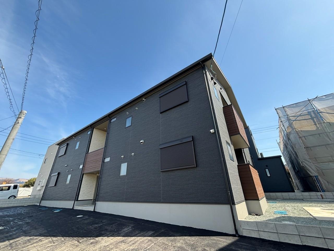 建物外観　各部屋防犯シャッター