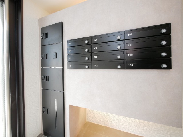 エントランス　宅配ボックスついてます★
