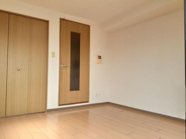 居室・リビング　広々とした洋室！