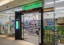コンビニ　ファミリーマートメトロ外苑前店（コンビニ）まで185m