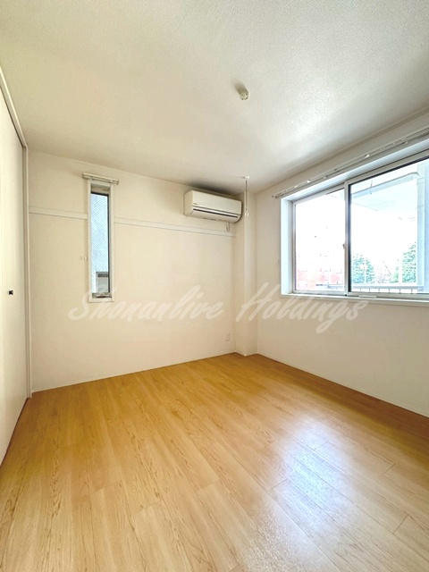 居室・リビング　※同物件別部屋