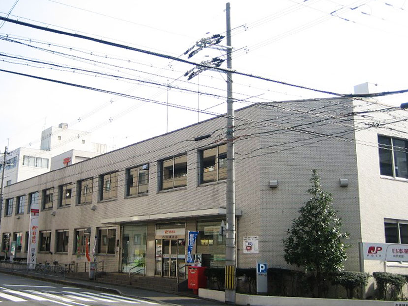 郵便局　右京郵便局（郵便局）まで739m