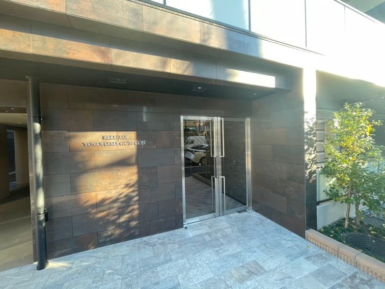 エントランス　【女性のお一人暮らしでも安心のセキュリティ♪】住環境良好！