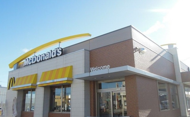 飲食店　マクドナルド（飲食店）まで1300m