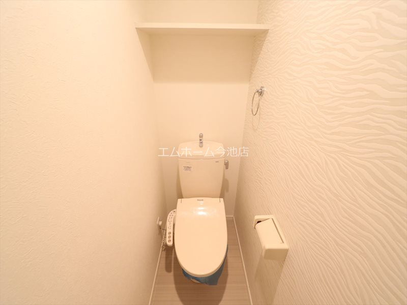 トイレ　温水洗浄便座付トイレ　同仕様写真