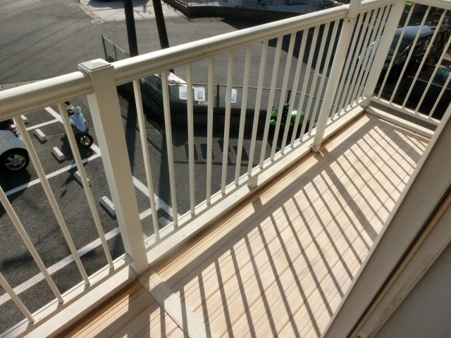 バルコニー　洗濯物干せるバルコニー