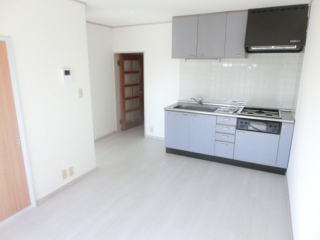 居室・リビング　白基調にした明るいお部屋です。