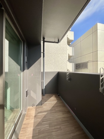 バルコニー　同物件別号室