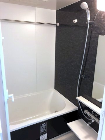 バス・シャワールーム　ご家族や長時間入浴に便利な追い炊き機能付きです♪