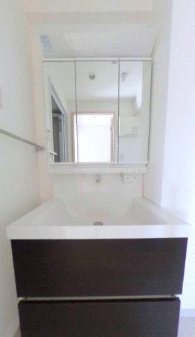 洗面設備　身支度に便利な洗面台！