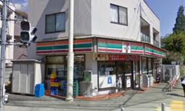 コンビニ　セブンイレブン世田谷代沢3丁目店（コンビニ）まで777m