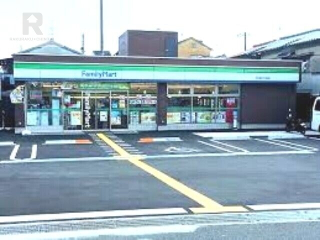 コンビニ　ファミリーマート東大阪六万寺町店（コンビニ）まで873m