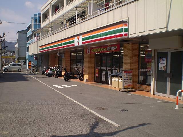 コンビニ　セブンイレブン（コンビニ）まで160m