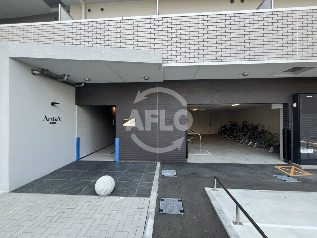 エントランス　ArtizA緑地公園　エントランス