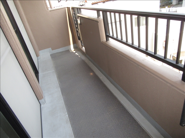 バルコニー　バルコニーからの眺めを楽しみながら食事をしませんか