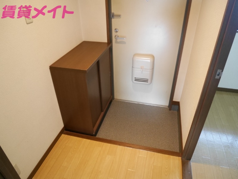 玄関　別部屋参考写真です。