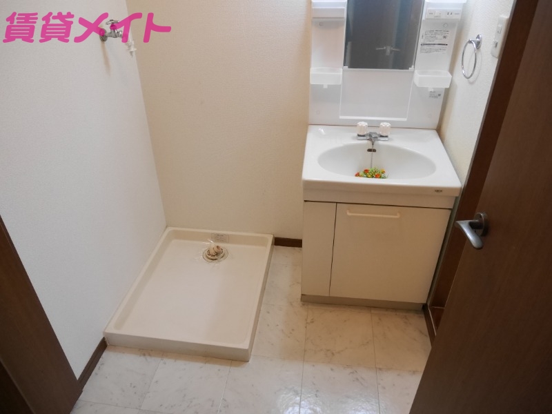 洗面設備　別部屋参考写真です。