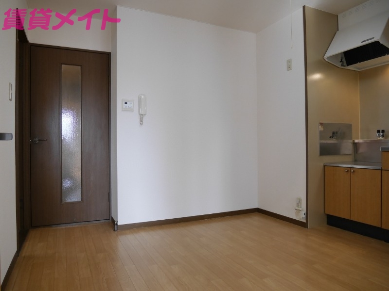 居室・リビング　別部屋参考写真です。