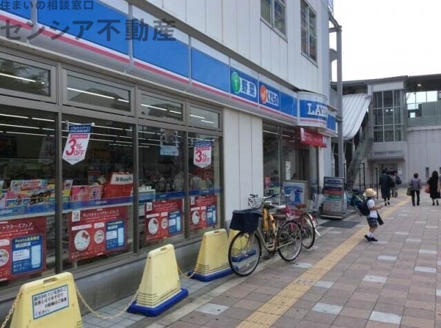 コンビニ　ローソンJR放出駅前店（コンビニ）まで218m