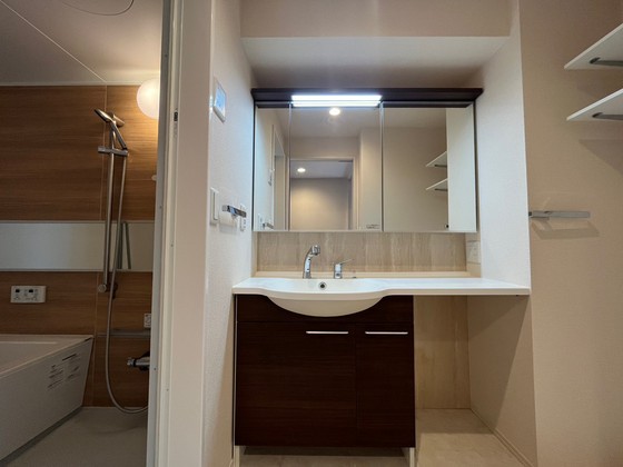 洗面設備　※掲載写真は同マンション別部屋参考写真となります。