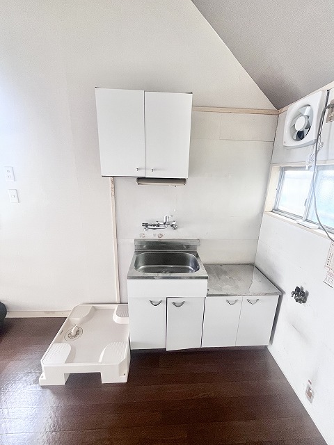 キッチン　窓が付いたキッチンです。