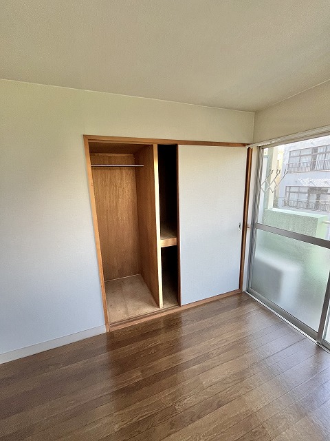 収納　広い収納完備です。服が掛けられます。