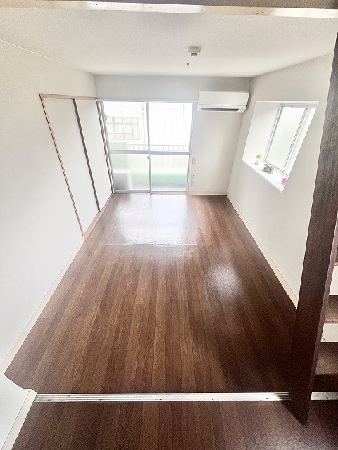 居室・リビング　明るいリビング！！