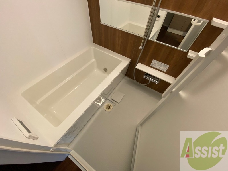 バス・シャワールーム　お風呂になります。一日の疲れを癒してくださいね。