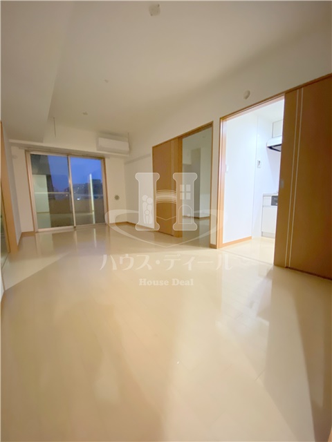 居室・リビング　別号室参考写真です