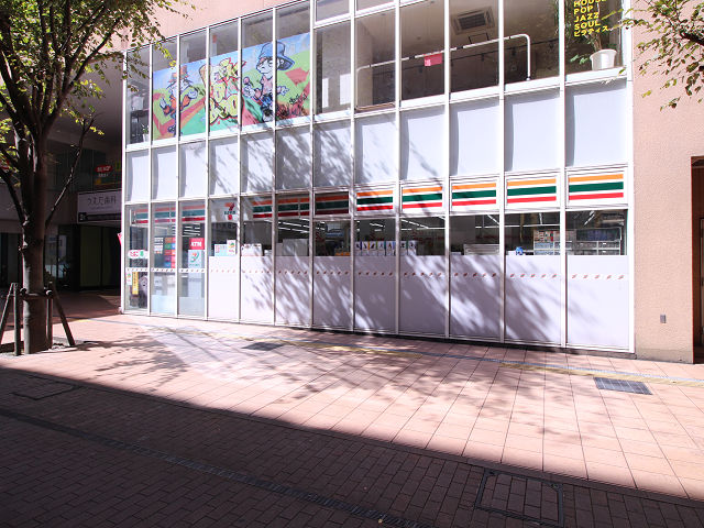 コンビニ　セブンイレブン小倉香春口店（コンビニ）まで184m