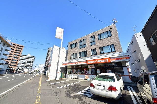 コンビニ　セイコーマート平岸2条店（コンビニ）まで299m