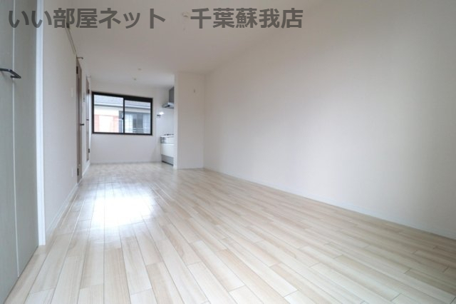 居室・リビング　こちらのリビングで趣味の時間をお楽しみください