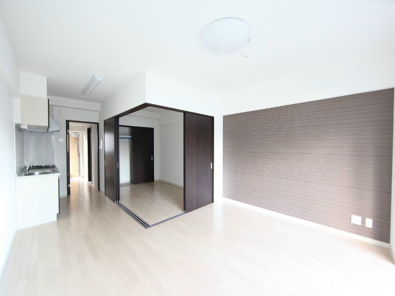 居室・リビング　ＬＤＫ13帖　洋室4.8帖　つなげて使用が出来ます