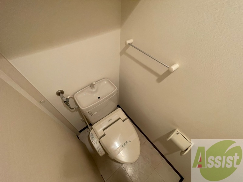 トイレ　ウォシュレット機能がついたトイレです。安心して使用できます。