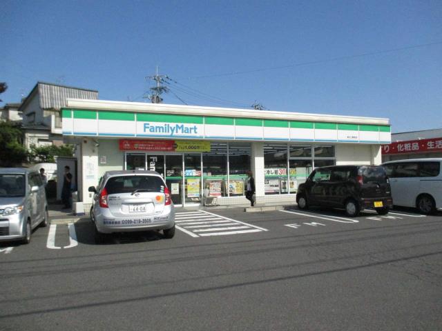 コンビニ　ファミリーマート（コンビニ）まで984m