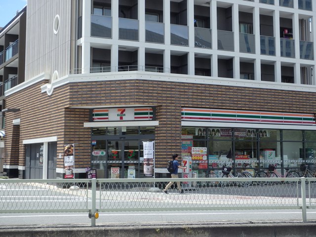 コンビニ　セブンイレブン 大阪玉造1丁目店（コンビニ）まで376m