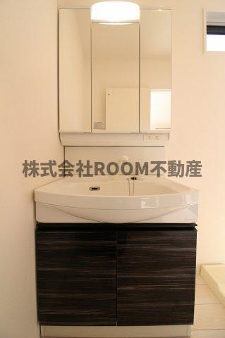 洗面設備　独立洗面台あり、毎朝おしゃれに忙しい女性の方におすすめです