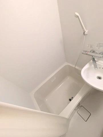 バス・シャワールーム　綺麗な浴槽（^^♪