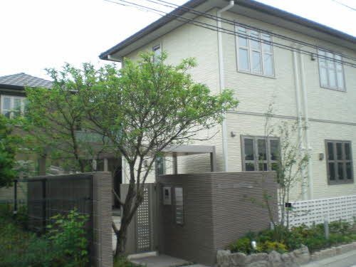 建物外観　外観・玄関はオートロック