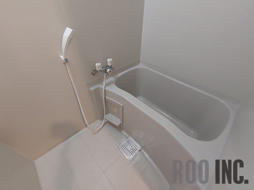 バス・シャワールーム　写真は反転のお部屋です