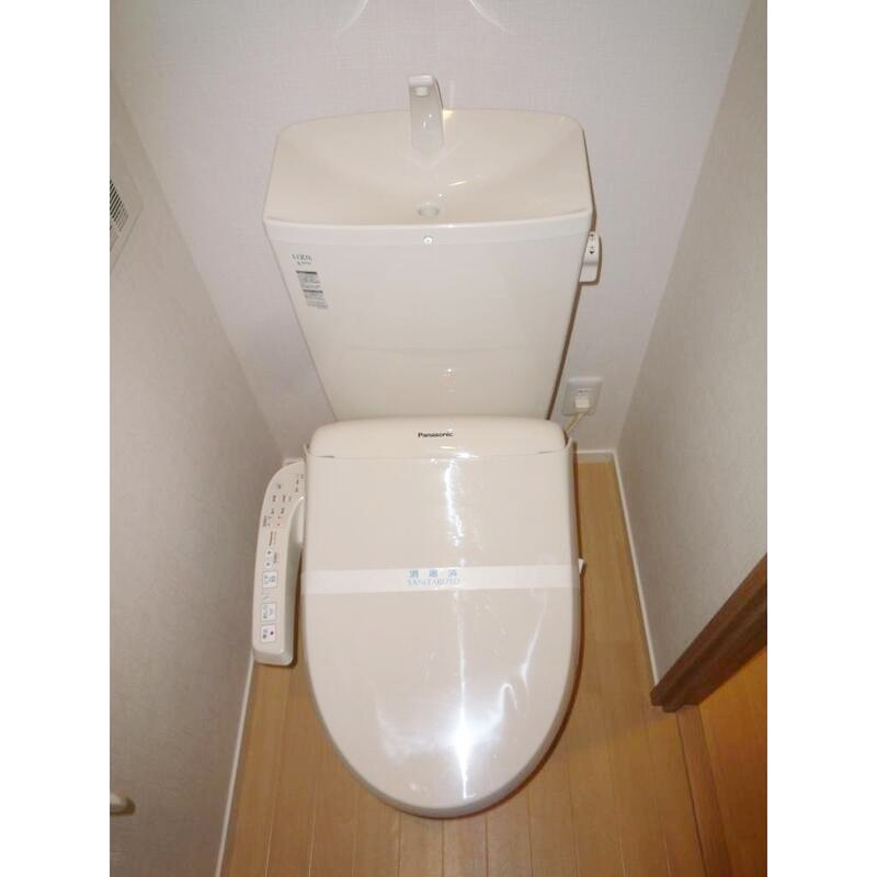 トイレ　温水洗浄便座付き♪