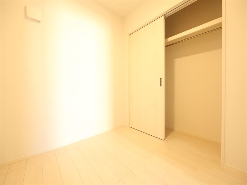 その他　洋室3.3帖　クローゼット付（収納充実してます）　同仕様写真