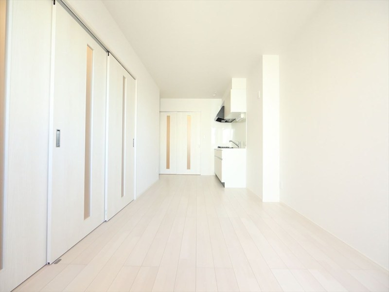 居室・リビング　ＬＤＫ10帖　システムキッチン　エアコン完備　同仕様写真