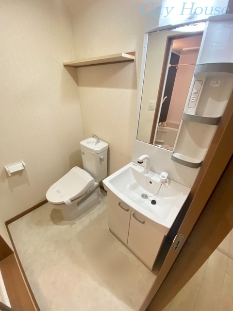 洗面設備　別部屋参考写真です