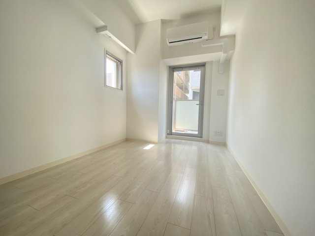 その他部屋・スペース　開放的な寝室です