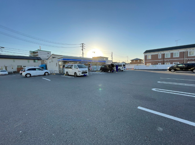 コンビニ　ローソン小牧北外山地神店（コンビニ）まで182m