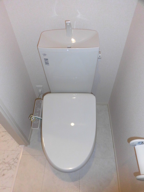 トイレ　II－１０２　温水洗浄暖房便座