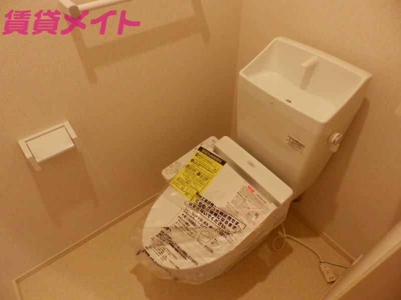 トイレ　同型参考写真です。
