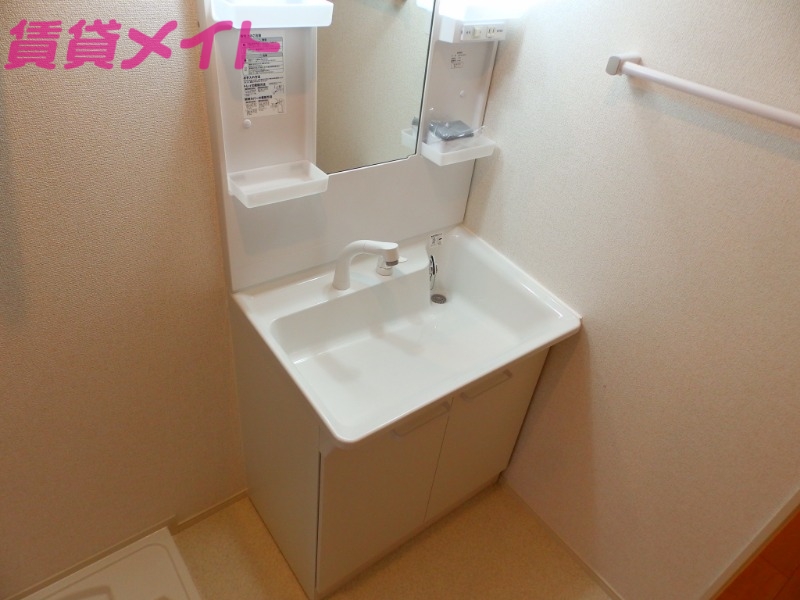 洗面設備　同型参考写真です。